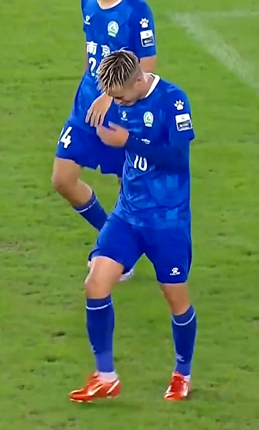 九游旧版本费耶诺德赛后队长鼓劲，志在法国杯名次提升，引发热议，资深球员宣示担当的简单介绍