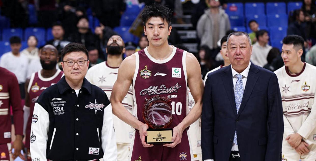 关于刚刚！上海海港复出首秀备战全明星赛孟菲斯灰熊手感冰凉备战CBA季后赛，集结日马德里竞技调整名单以备国王杯的信息