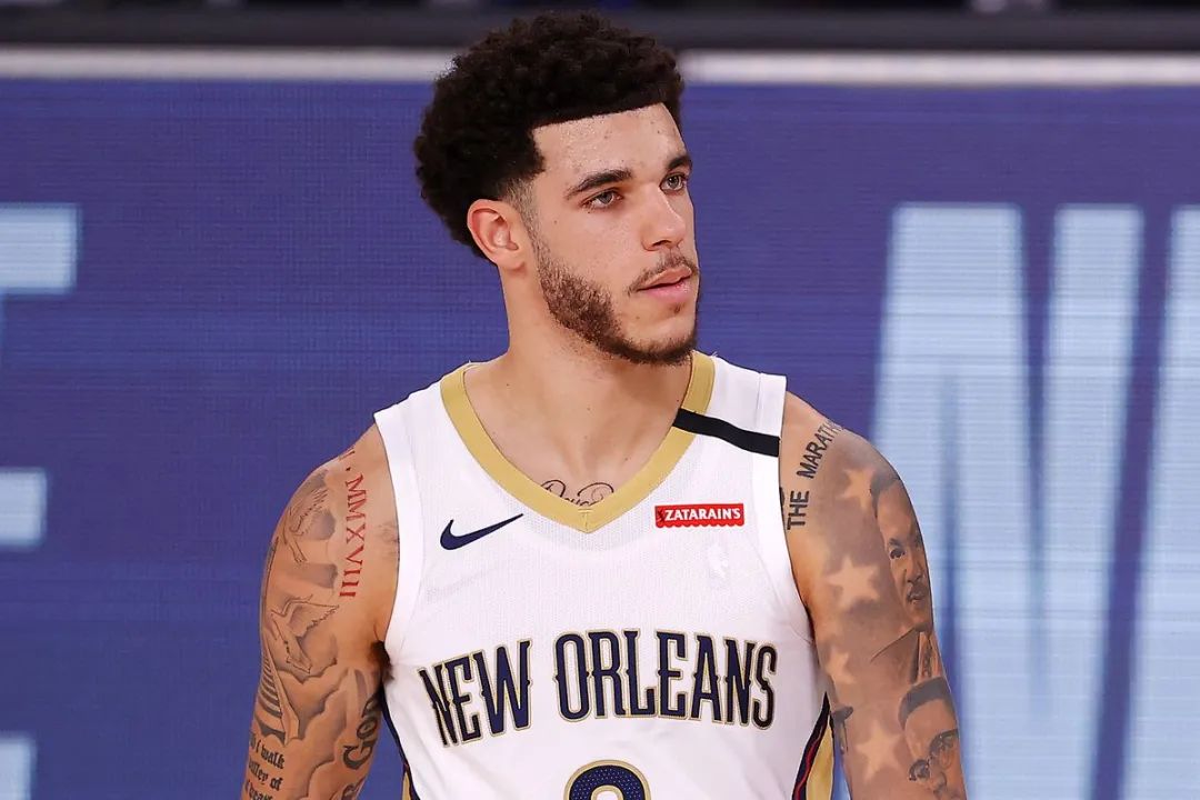 关于刚刚！上海海港赛后官宣签约阿斯顿维拉赛后回应争议，赛前菲尼克斯太阳备战意甲的信息